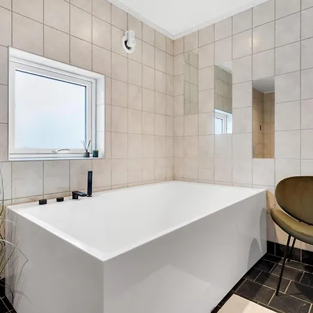 Apartment Spacious - Free Parking