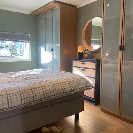 Spacious - Free Parking Apartment *